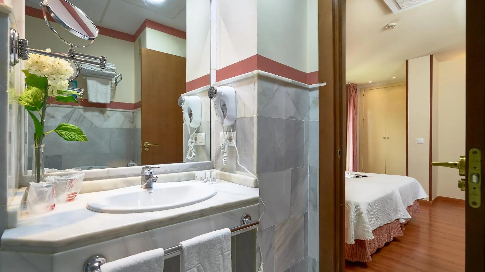 Hotel Murillo Sevilla 2*,  İspanya